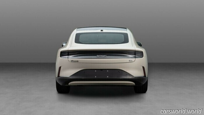 Первый в истории седан Smart намного больше, чем вы думаете | Carscoops